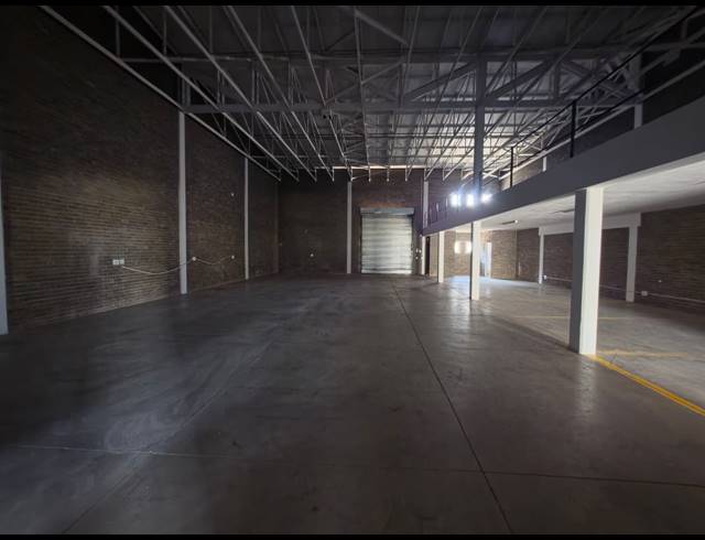 1,100M² WAREHOUSE TO LET IN STORMILL